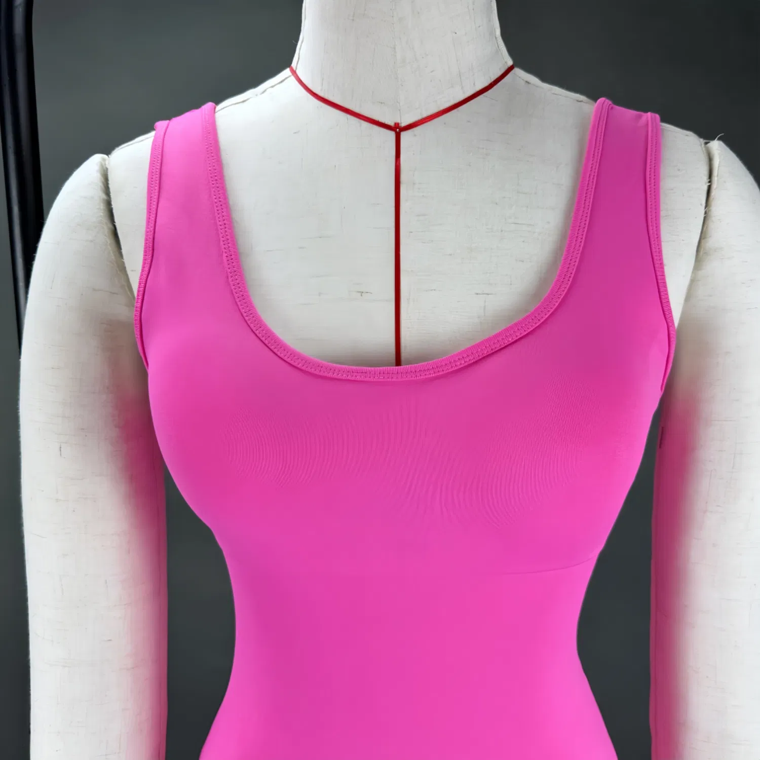 Fabricante Minghang Venta al por mayor Entrenamiento personalizado Ropa de gimnasio Ropa deportiva activa Mujeres corriendo Transpirable Absorbiendo el sudor Fitness corto Yoga Pantalones cortos en bicicleta